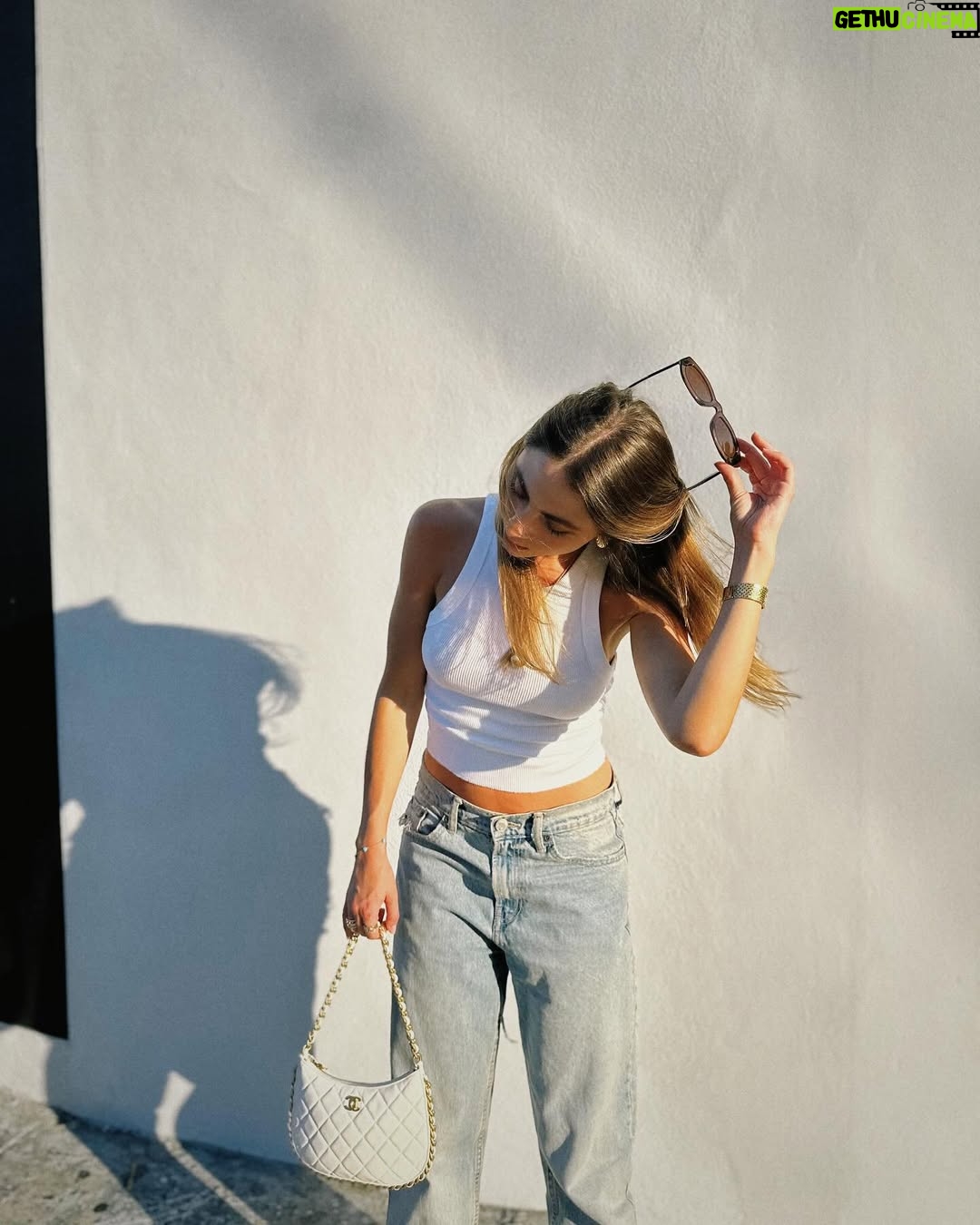 Claudia Vergara - 5K Likes - Weekend feels.