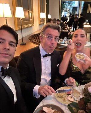Claudia Vergara Instagram - Golden Globin’✨