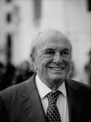 Cláudia Vieira Instagram - Hoje despedimo-nos de um homem que marcou a história deste país e de todos aqueles que se cruzaram com ele. 

Um homem de muitas facetas profissionais, um comunicador nato e um amante da liberdade de expressão. 

Um beijo à esposa Mercedes e aos filhos Francisco Pedro, Mónica, Joana, Henrique e Francisco Maria. Muita força. 

Descanse em paz Francisco Pinto Balsemão. O legado ficará, sempre.
