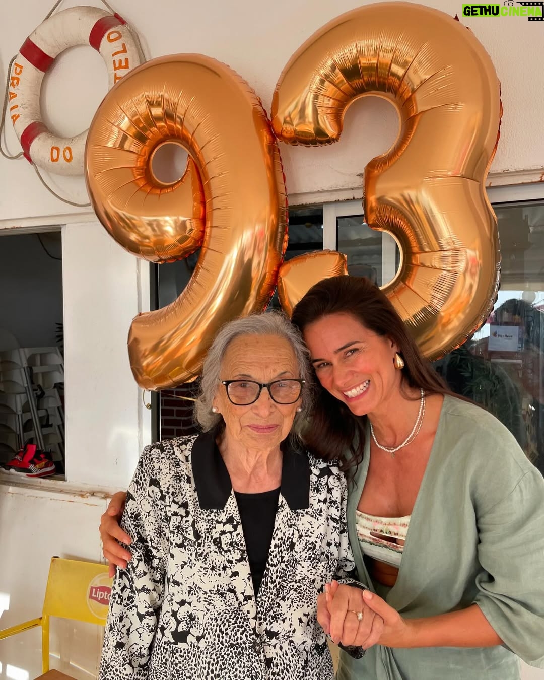Cláudia Vieira - 21.7K Likes - E hoje foi dia de celebrar ♥️
Celebrar os 93 anos da vida da avó Ludovina, que é uma força da natureza!
Celebrar os 69 do tio Vergílio (o meu tio preferido😬😅)
Partilhar momentos de azáfama e boa disposição em família 😂
E terminar o dia com um pôr do sol daqueles, que nenhuma fotografia reproduz o que os olhos  assistiam!