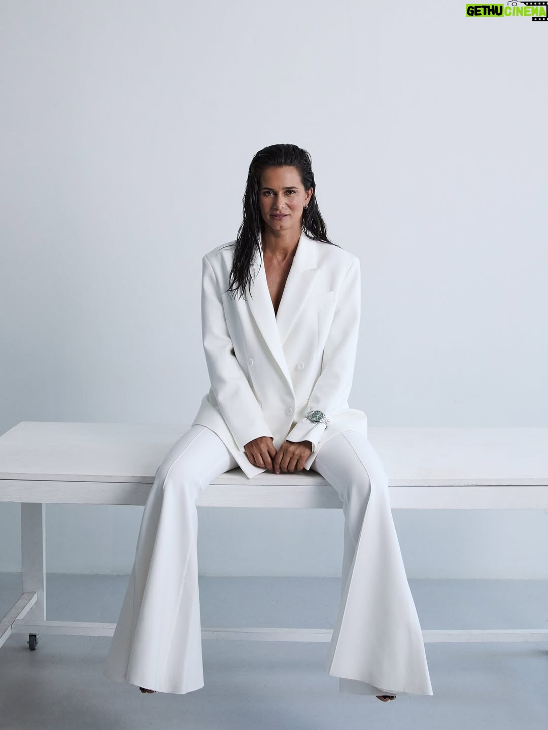 Cláudia Vieira - 12.9K Likes - Mais fotos desta sessão tão bonita 🫶🏼 @activarevista X @omega 

🖤
Fotografia: @studiocarlosteixeira
Styling: @luisborgesoficial
Makeup/Cabelos: @madalenamartins.makeup
Video: @manuel_abelho
Agência: @lagence_lisboa
Entrevista: @nunnopires
