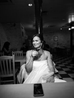 Cláudia Vieira Instagram - Há 1 semana estava no backstage dos Globos a tirar estas fotos lindas com o @salvadorcolaco. Tão bom sermos felizes no que fazemos, não é? Tão bom que merece um vinho e pastel para celebrar. ❤️🫶🏼