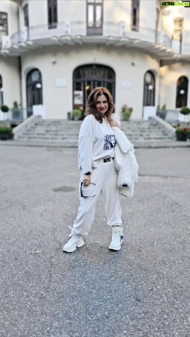 Corina Dănilă - 554 Likes - Este atât de naturală!! 
@corinadanila 🤍
Costum: https://www.ceramihailescu.com/products/norah-ensemble-6