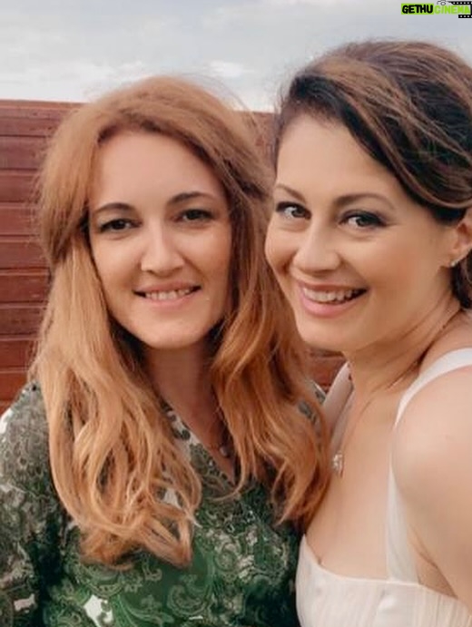 Corina Dănilă - 460 Likes - Nu ne vedem des. Alergăm, pe unde ..ne aleargă viața! Dar sunt momente în care ne întâlnim, pe care le prețuiesc și pentru care-i sunt recunoscătoare pe viață.. Ea e genul de OM pe care, odată ce l-ai întâlnit, îl păstrezi în suflet cu grijă!
Azi e ziua ei!
Suflet bun și luminos, să-ți fie mereu senin!
🎉❤️ La mulți ani, @larisagojnete !!!

PS: pe unde o prind, facem câte un selfie. Cred că cel mai bine ne reprezintă prima poză 😄 
#birthdaygirl #lamultiani #happybirthday #fyp #foryou #foryoupage