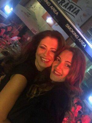 Corina Dănilă Instagram - Nu ne vedem des. Alergăm, pe unde ..ne aleargă viața! Dar sunt momente în care ne întâlnim, pe care le prețuiesc și pentru care-i sunt recunoscătoare pe viață.. Ea e genul de OM pe care, odată ce l-ai întâlnit, îl păstrezi în suflet cu grijă!
Azi e ziua ei!
Suflet bun și luminos, să-ți fie mereu senin!
🎉❤️ La mulți ani, @larisagojnete !!!

PS: pe unde o prind, facem câte un selfie. Cred că cel mai bine ne reprezintă prima poză 😄 
#birthdaygirl #lamultiani #happybirthday #fyp #foryou #foryoupage