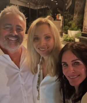 Courteney Cox Instagram - I have looked up to this person since the day I met her. She’s bold, she’s smart, she’s articulate, she cares deeply and loves even deeper. There’s never a time that I don’t feel better for having seen her. Happy birthday my Loot! I love you ♥️