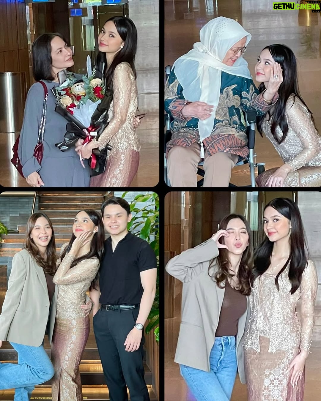 Cut Tari - 18.1K Likes - Heyy Sayangku @sydneyazkassya , Selamat yaah sekarang udah lulus SMA !! 😙🫶🏻 … Mama seneng, haru, mellow, lega semua jadi satu!. 
Dari yang tadinya masih kecil selalu berisik “maa, maa, maa, maaaa, mama, mama, mamaaaa…” , sekarang suara-suara itu kadang ada, kadang ngga. 
Dari yang “maaa ini gimana?, itu gimana?, tolong maa, tolong bantuin ma , tolong Sydney ma, Sydney ga bisa mama …“ , dan di akhir-akhir SMA kemarin justru mama yang selalu nanya-nanya terus ke Sydney “Syd itu udah dikumpulin? Syd tugas ini itu udah selesai belum?, Syd jangan lupa ini itu ya kumpulin ke guru” , dan blablabla’nya mama, sampeee akhirnya waktu itu Sydney bilang ke Mama “ Ma, udah maa, jangan kaya gitu, mama percaya aja sama Sydney soal Sekolah, mama ga usah selalu tanya-tanya, Sydney akan selesein semuanya” .. hmm, pas denger kata-kata Sydney itu, mama langsung mikir kalau mama juga perlu belajar, belajar untuk percaya kalau Sydney bukan Sydney si anak kecil lagi. 
Well, it feels like just yesterday you were a little girl, and today you’ve grown into a young lady. 
As your mom, I’ve seen your commitment and hard work for this, and look at you now, a graduate!
I’m so proud of you. Wishing you a bright and beautiful future. ✨
I Love you Sydney and congratulation on achieving this milestone !. 💛