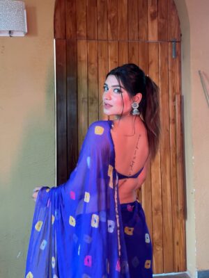 Cuty Mendiratta Instagram - Can’t stop falling for myself in a saree