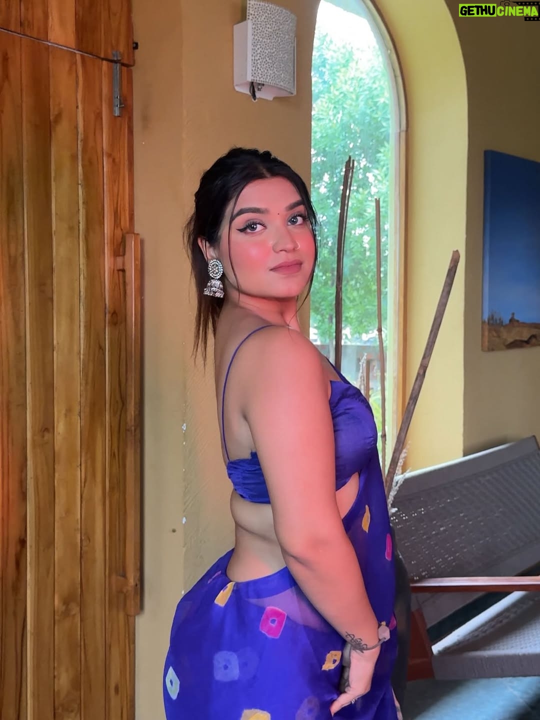 Cuty Mendiratta - 7.2K Likes - Can’t stop falling for myself in a saree
