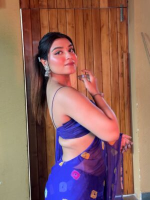 Cuty Mendiratta Instagram - Can’t stop falling for myself in a saree