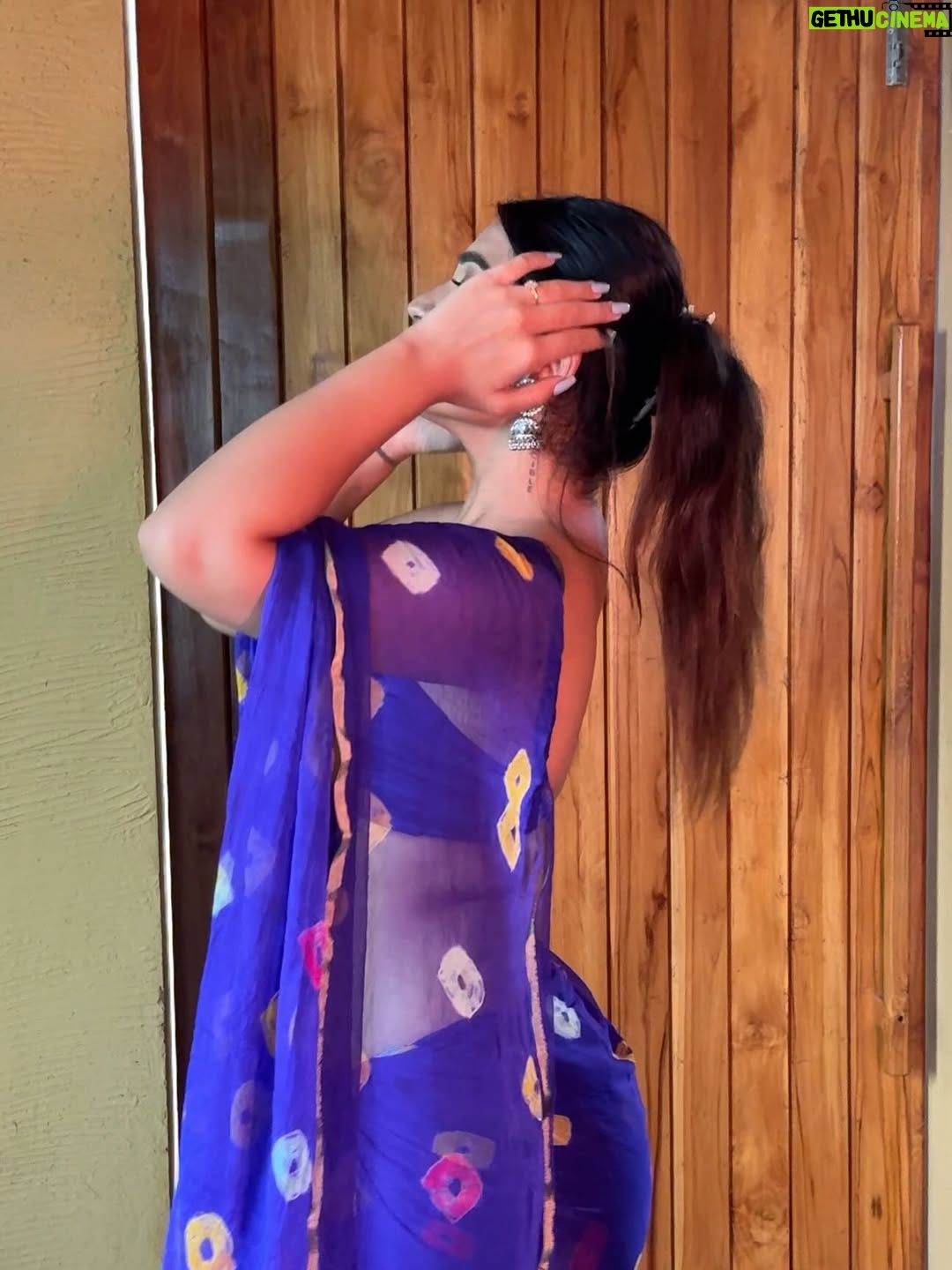 Cuty Mendiratta - 7.2K Likes - Can’t stop falling for myself in a saree