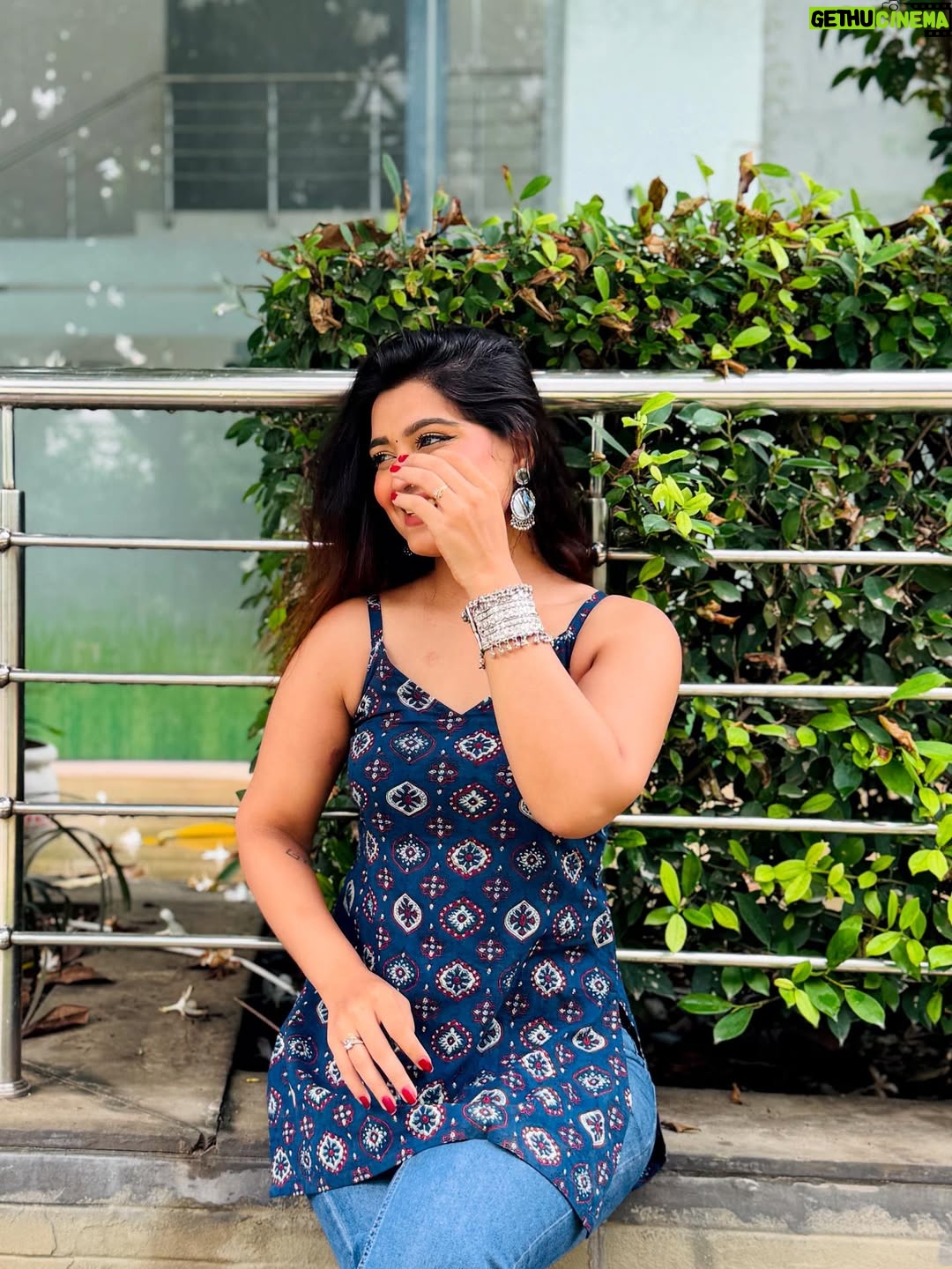Cuty Mendiratta - 2.2K Likes - Sare nashe bekar teri ankhon ke siwa