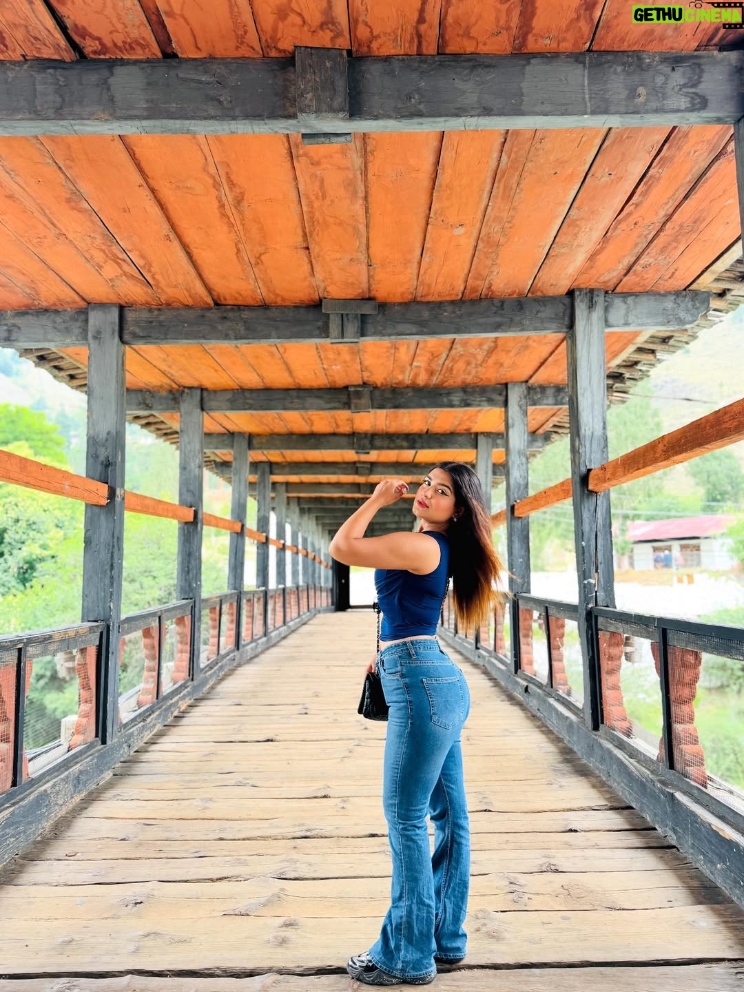 Cuty Mendiratta - 1.9K Likes - Curves at the right place.