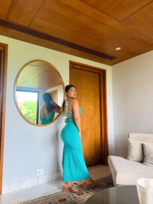 Cuty Mendiratta Instagram - Tiny waist that’s it