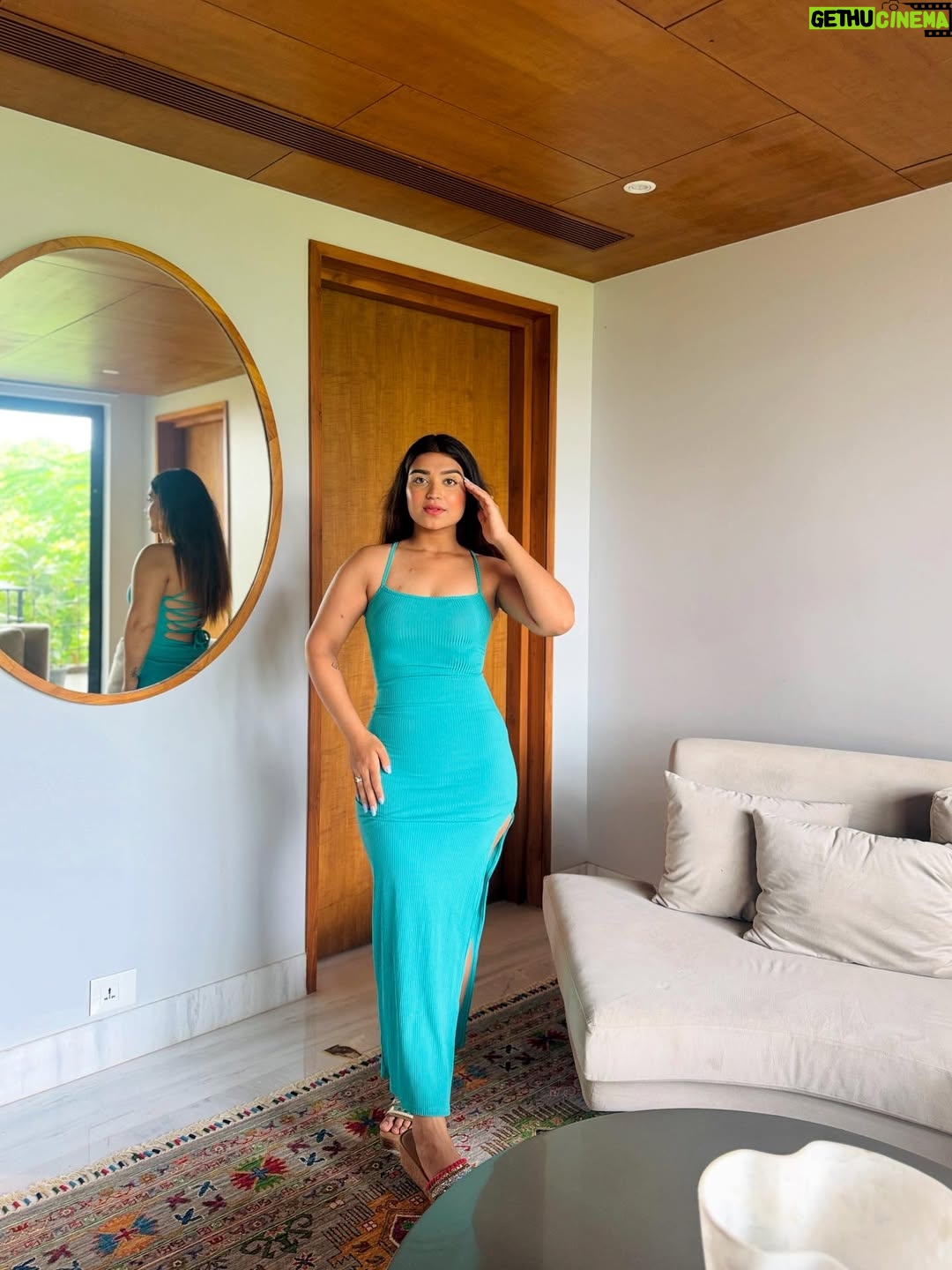 Cuty Mendiratta - 2.5K Likes - Tiny waist that’s it