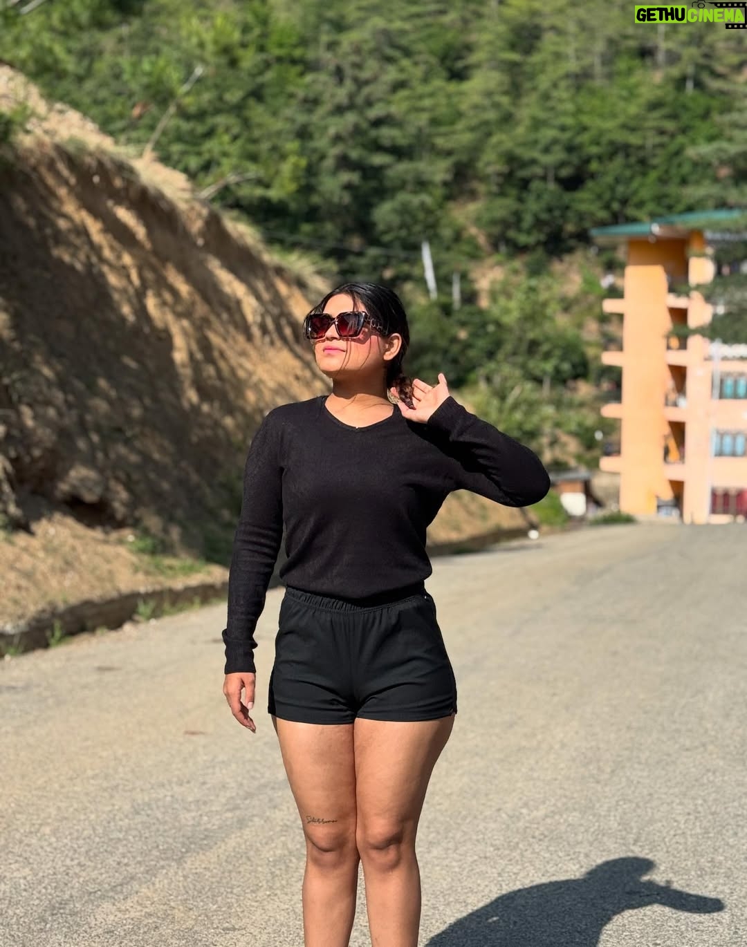 Cuty Mendiratta - 2.7K Likes - He lives for sunset at sea, I live for sunrise at mountains 🌊 🏔️ 

@triphawker