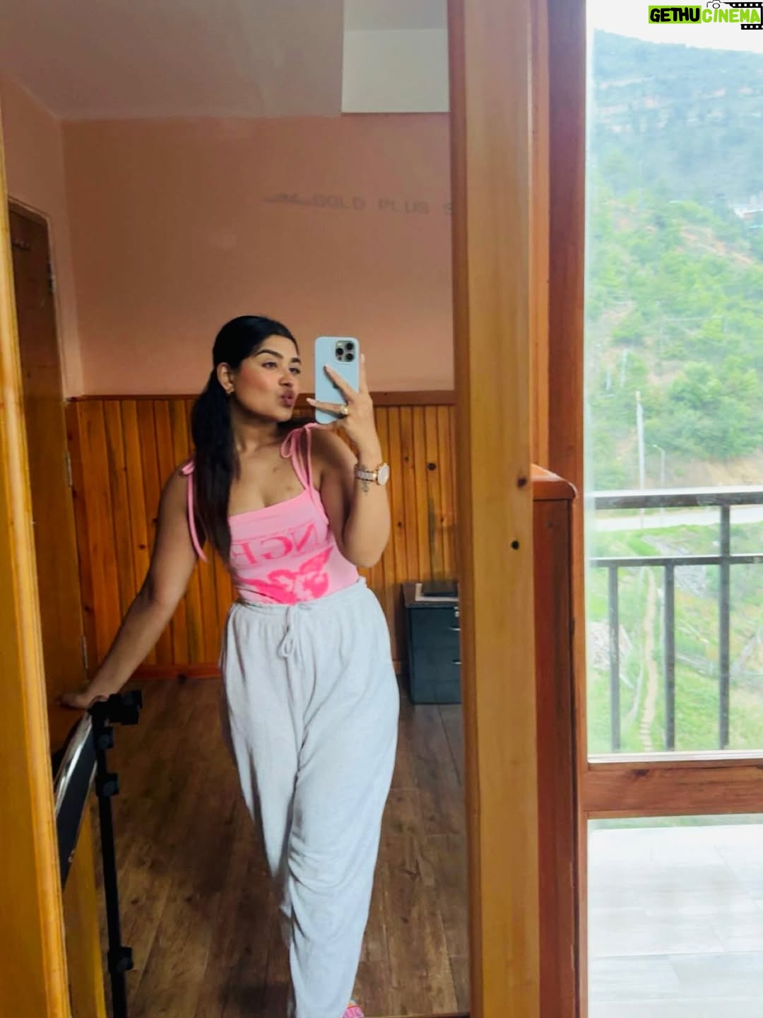 Cuty Mendiratta - 2.2K Likes - Prettiness knows no borders 💕

@triphawker