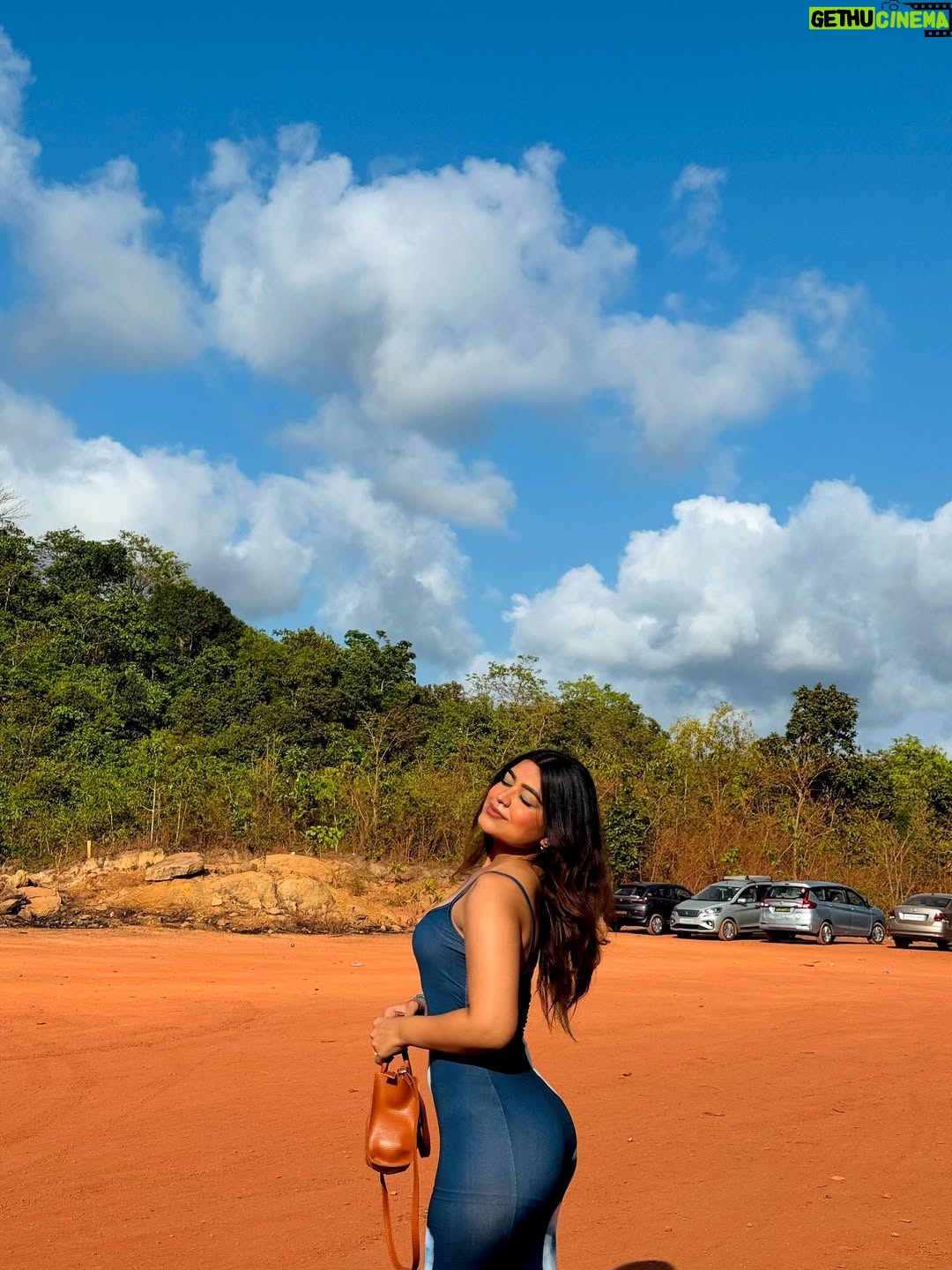 Cuty Mendiratta - 2.7K Likes - You wish you were here 🌊