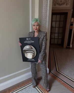 Cyndi Lauper Instagram - Playing catch up since getting off tour. Thank you everyone for helping me land another song in Spotify’s Billions Club! “Time After Time” joined “Girls Just Want to Have Fun” earlier this year. Thank you to @Spotify and all of our partners! I share this with you all. 😘

.

Photo con @nafra25
