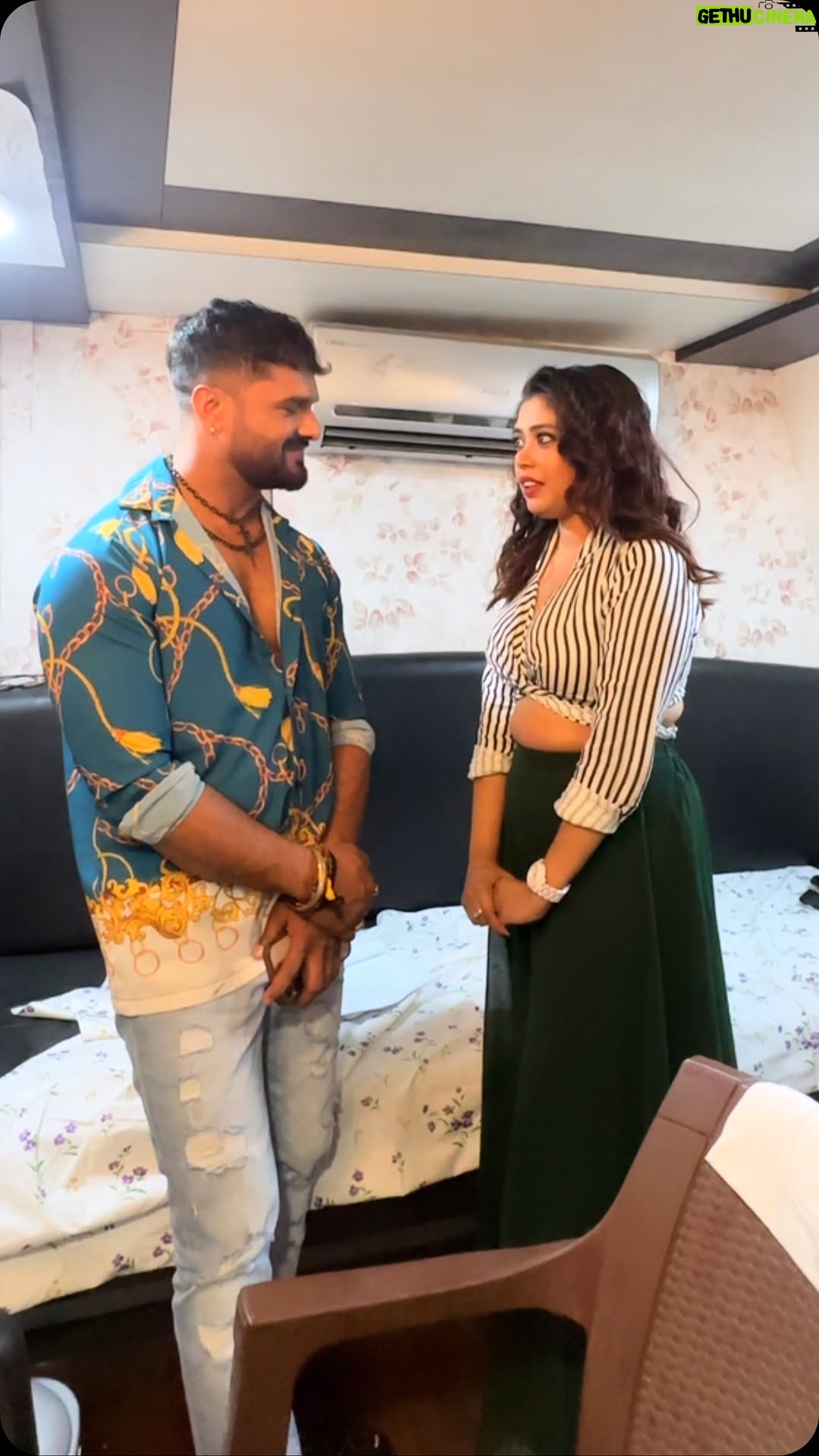 DJ Nashley - 3.2K Likes - 1st day shoot done with @khesari_yadav 🎬🎥📸