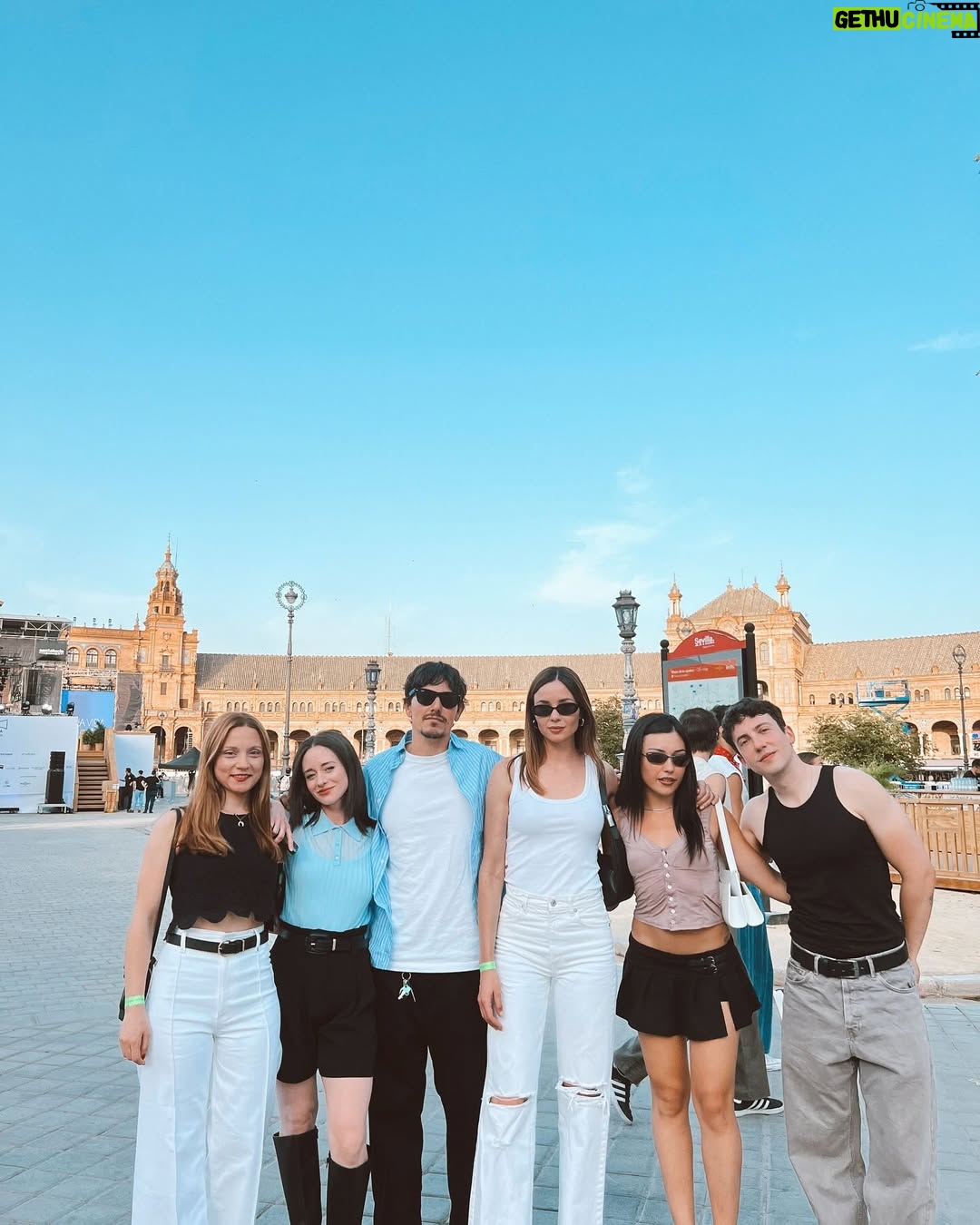 Dafne Fernández - 5.9K Likes - Gracias @dypcomunicacion por este pedazo de plan en @iconicasantaluciafest 
Ha sido un lujo poder disfrutar de @justintimberlake en directo, mi adolescente interior no se lo creía!!! ❤️‍🔥