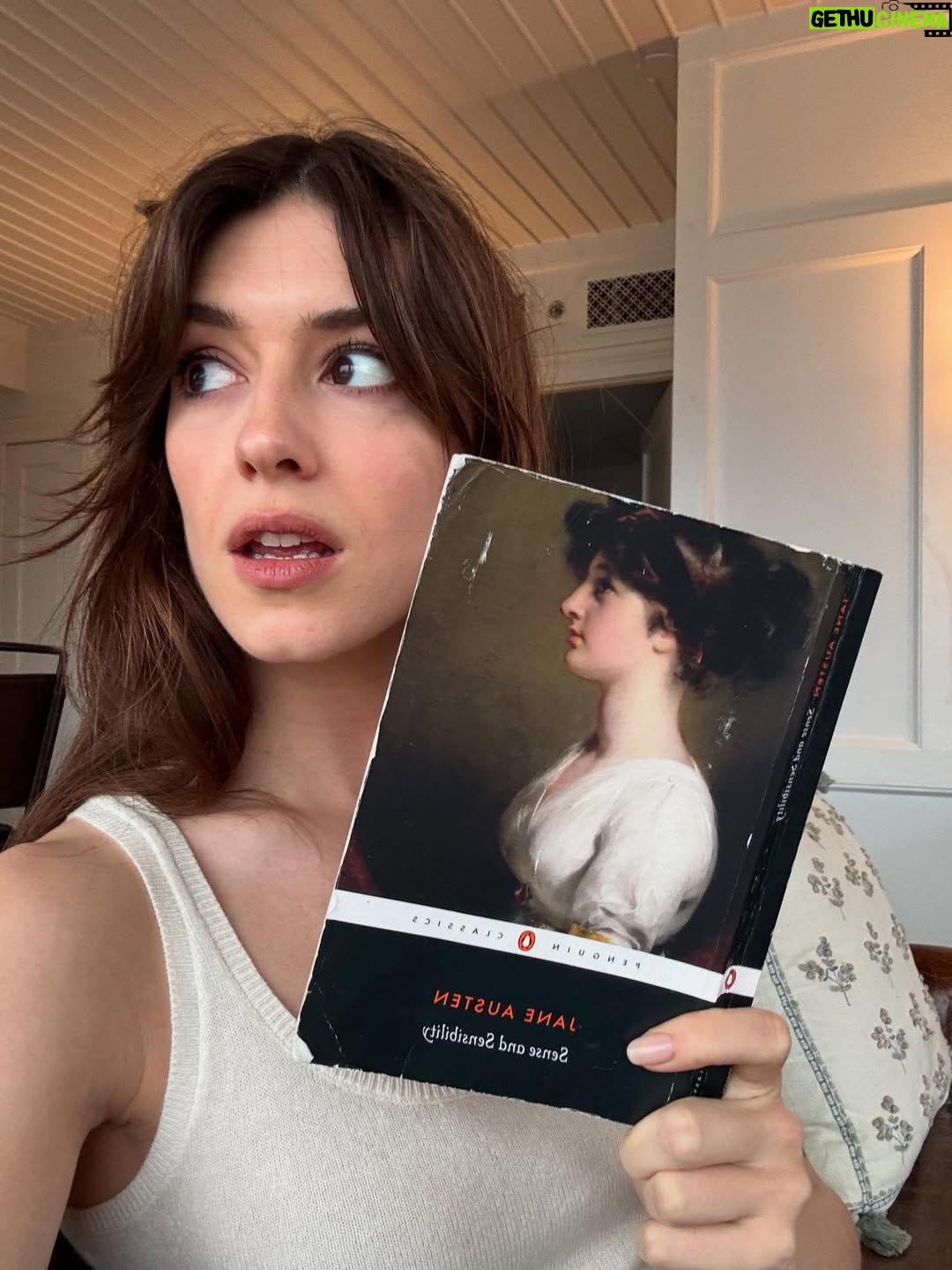 Daisy Edgar-Jones - 596.9K Likes - 👀