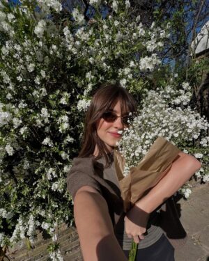 Daisy Edgar-Jones Instagram - Spring has sprung 🌞