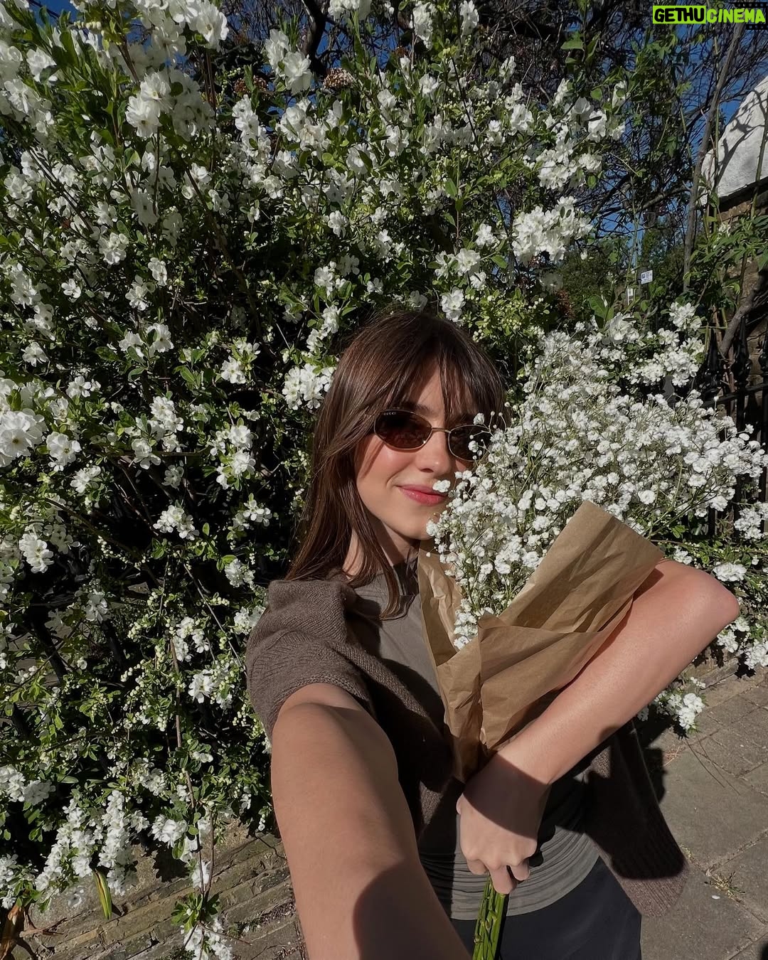 Daisy Edgar-Jones - 634.8K Likes - Spring has sprung 🌞
