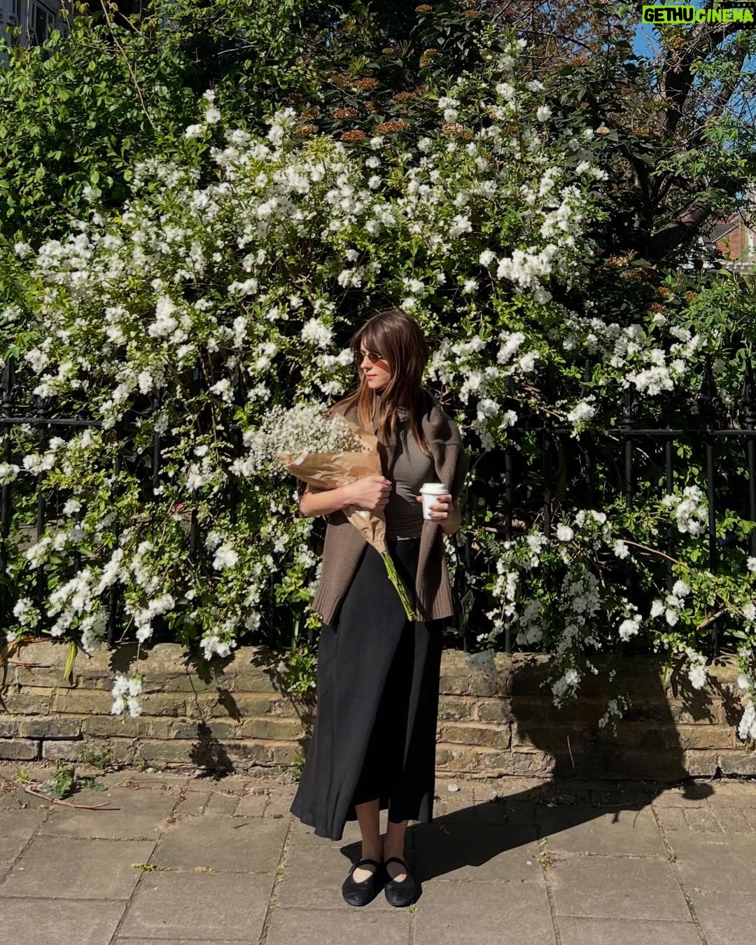 Daisy Edgar-Jones - 634.8K Likes - Spring has sprung 🌞