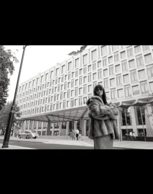 Dakota Johnson Instagram - @dakotajohnson shot for @hollywoodauthentic print issue 10 🎉 by @gregwilliamsphotography 

Had an amazing day in London - driving around town in a vintage Bentley, hanging out in the marble bathroom of @thechanceryrosewood with #DakotaJohnson while discussing early life, creative process, and her latest film @materialists. 

Full video released 26 August 5PM BST / 12PM ET. 

Visit the link in bio to subscribe and read more of #HollywoodAuthentic. 

#DakotaJohnson can be seen in @materialists out now and in @splitsville.movie in select theaters today and everywhere on Sept 5

Interview by @crowther_jane and I. 

With thanks to @thechanceryrosewood and David Clark (@mac_f1) for the loan of @bentleymotors 

Dakota wears: 
@gucci, @anniesibiza, @khaite_ny, @ludovicdesaintsernin, @aquazzura, @gianvitorossi, @izie.official 
Sunglasses: @jacquesmariemage 
Jewels & Accessories: @jessica_mccormack, @lucydelius, @boucheron 

Styling by: @kateyoung 
Styling Assistant: @piaaungstylist 
Tailoring: @sophie_stonyer 
Makeup: @valeriaferreiramakeup 
Hair: @georgenorthwood 
Nails: @mileyluke 
Agents: @thewallgroup