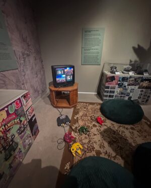 Dalia Hernández Instagram - July Dump!! 
-Went to the 90s exhibit at the Colorado history museum and won on rainbow road with princess peach. Duh. 
-Summer cleaning in my new home 
-family came to see the new house and chill
-achievement hunting went crazy, and still a beast on call of duty 
Super chill month! 🥰
