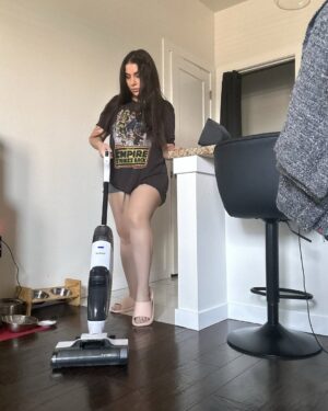 Dalia Hernández Instagram - July Dump!! 
-Went to the 90s exhibit at the Colorado history museum and won on rainbow road with princess peach. Duh. 
-Summer cleaning in my new home 
-family came to see the new house and chill
-achievement hunting went crazy, and still a beast on call of duty 
Super chill month! 🥰