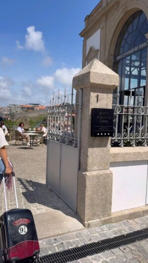 Dália Madruga Instagram - A Clara adora @pedrosampaio e andava há muito tempo a pedir para ir a um concerto. Fomos às duas ao #maresvivas e foi muito giro.
Um grande espetáculo, mas o melhor foi mesmo mimar e aproveitar muito a minha @clara17tenorio .