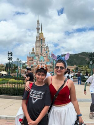 Dalljiet Kaur Instagram - Impromptu plans are as perfect as they can get ! Disneyland, Hongkong was a perfect way to plan the end of summer vacations ❤️

I go back to work and jaydon starts school!
#disneyland #hongkong #summervacay #jaydon