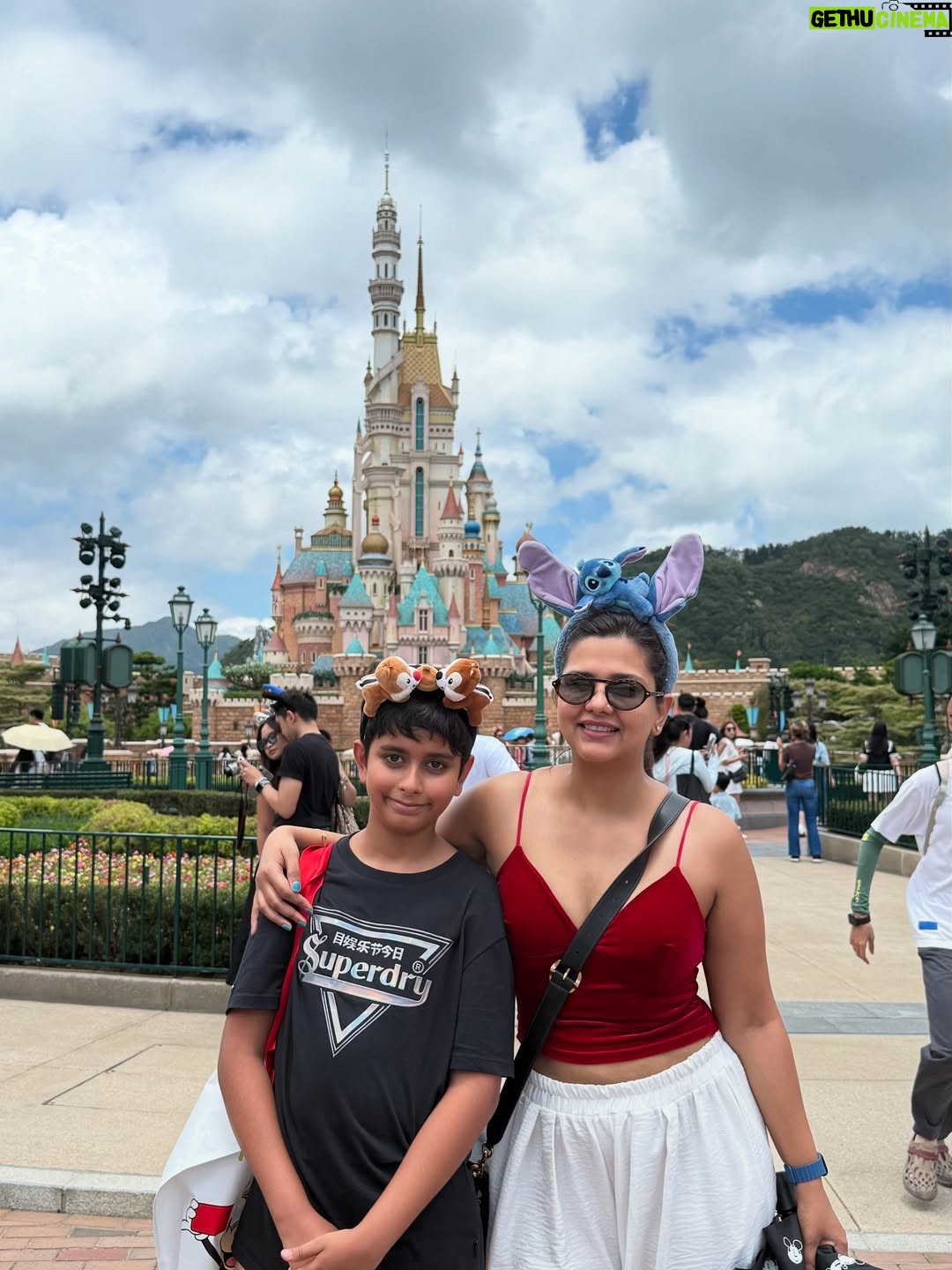 Dalljiet Kaur - 71.1K Likes - Impromptu plans are as perfect as they can get ! Disneyland, Hongkong was a perfect way to plan the end of summer vacations ❤️

I go back to work and jaydon starts school!
#disneyland #hongkong #summervacay #jaydon