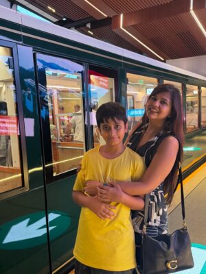 Dalljiet Kaur Instagram - Impromptu plans are as perfect as they can get ! Disneyland, Hongkong was a perfect way to plan the end of summer vacations ❤️

I go back to work and jaydon starts school!
#disneyland #hongkong #summervacay #jaydon