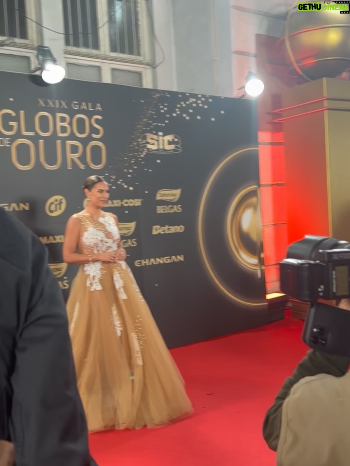 Dânia Neto - 3 Likes - Red Carpet Globos de Ouro ✨

Vestido @joao_rolo_couture 
Makeup cabelo @rebeca.make.up 
Sapato @aldo_shoes 
@elite_lisbon @sicoficial