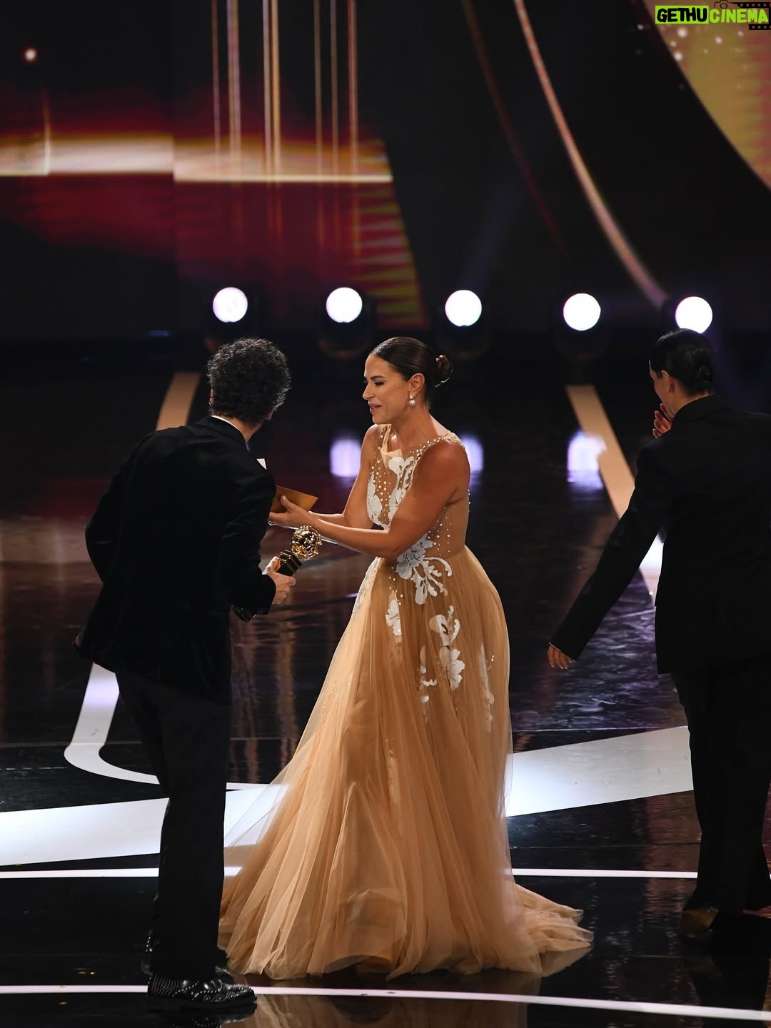 Dânia Neto - 3 Likes - Red Carpet Globos de Ouro ✨

Vestido @joao_rolo_couture 
Makeup cabelo @rebeca.make.up 
Sapato @aldo_shoes 
@elite_lisbon @sicoficial