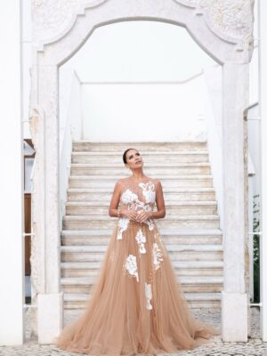 Dânia Neto Instagram - Globos de ouro 2025 ✨ 

Vestido @joao_rolo_couture 
Makeup e cabelo @rebeca.make.up 
Photo @melissavieira.ph 
@lockehotels