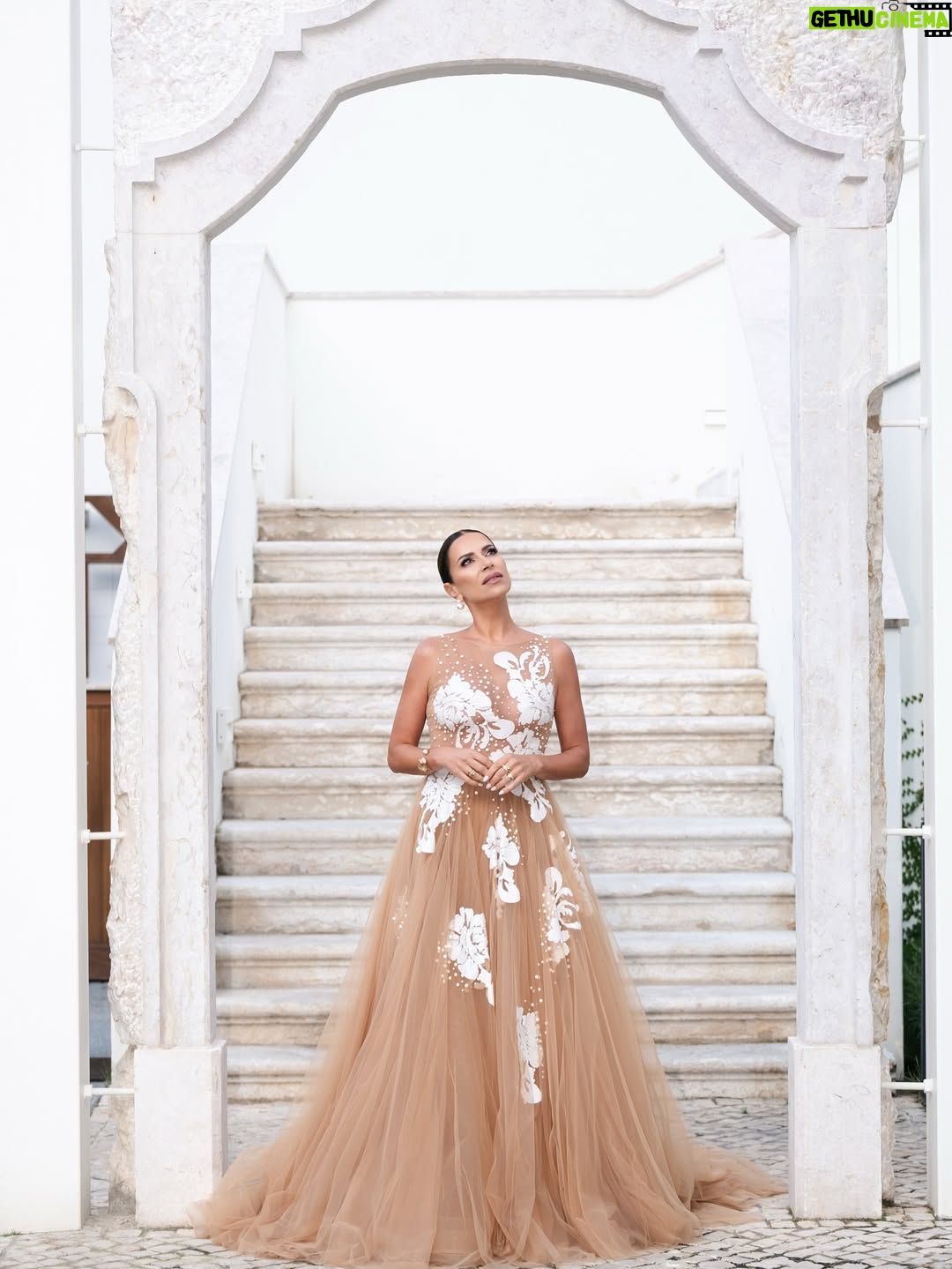 Dânia Neto - 15K Likes - Globos de ouro 2025 ✨ 

Vestido @joao_rolo_couture 
Makeup e cabelo @rebeca.make.up 
Photo @melissavieira.ph 
@lockehotels
