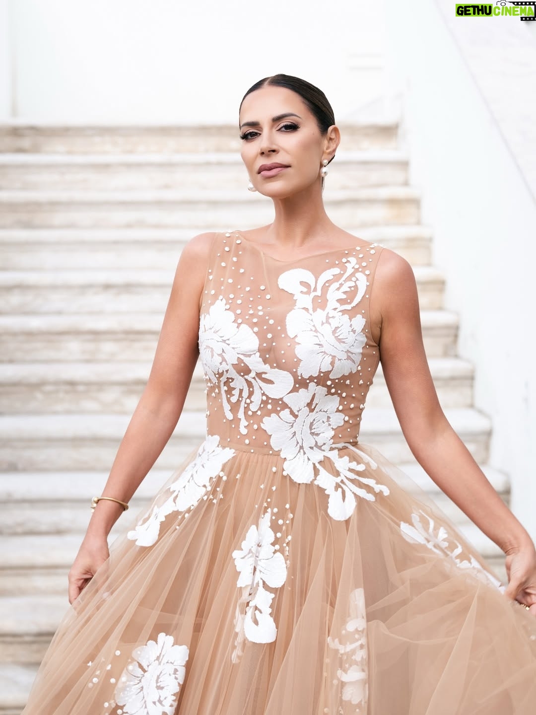 Dânia Neto - 15K Likes - Globos de ouro 2025 ✨ 

Vestido @joao_rolo_couture 
Makeup e cabelo @rebeca.make.up 
Photo @melissavieira.ph 
@lockehotels