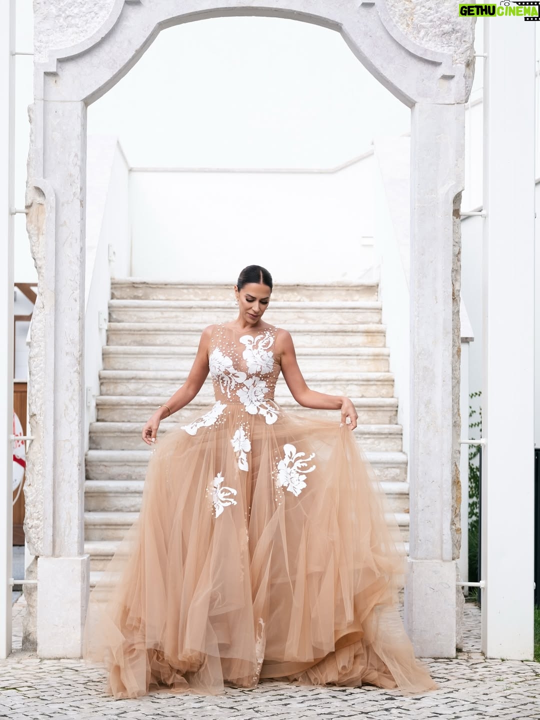 Dânia Neto - 15K Likes - Globos de ouro 2025 ✨ 

Vestido @joao_rolo_couture 
Makeup e cabelo @rebeca.make.up 
Photo @melissavieira.ph 
@lockehotels