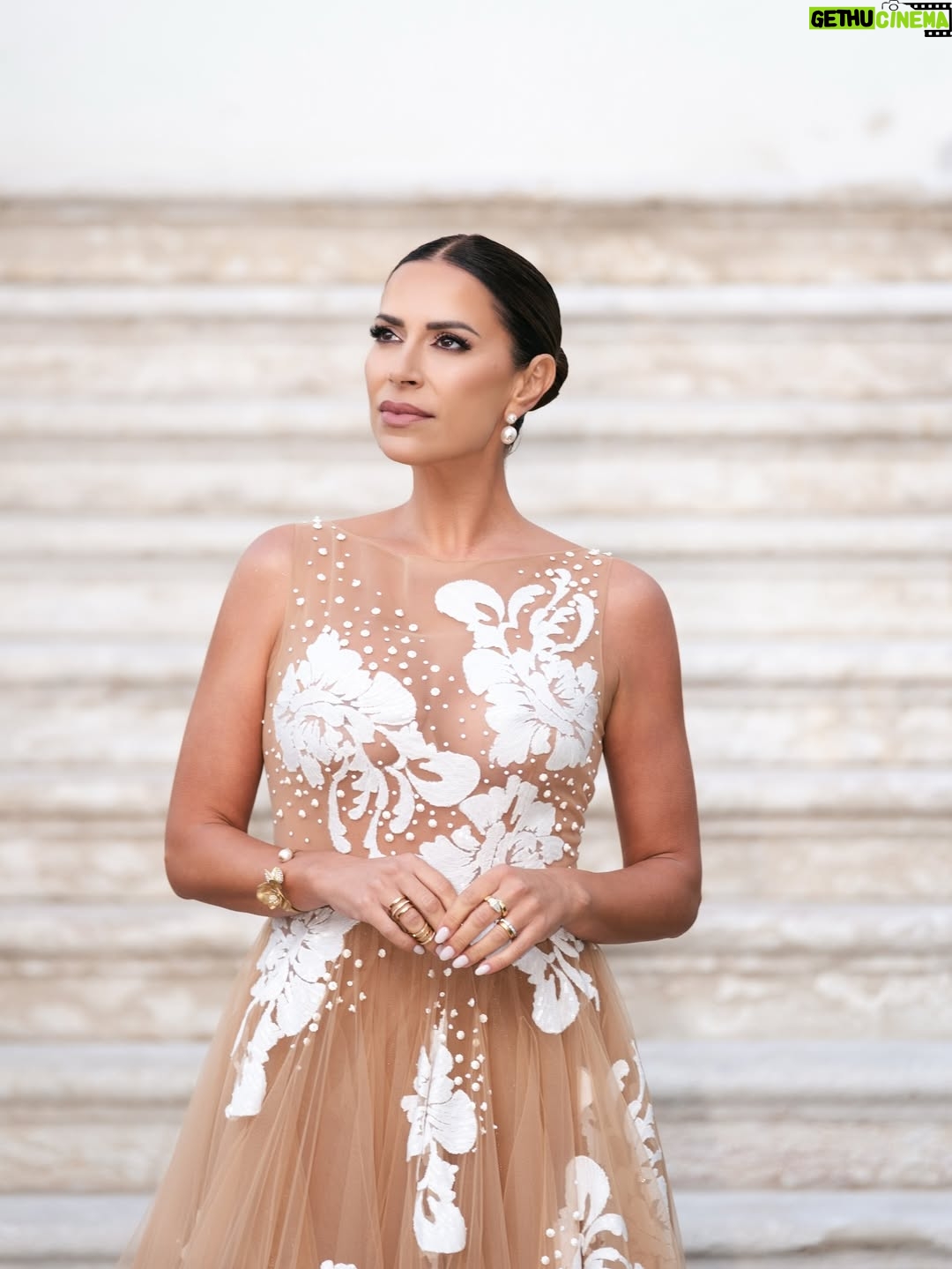 Dânia Neto - 15K Likes - Globos de ouro 2025 ✨ 

Vestido @joao_rolo_couture 
Makeup e cabelo @rebeca.make.up 
Photo @melissavieira.ph 
@lockehotels