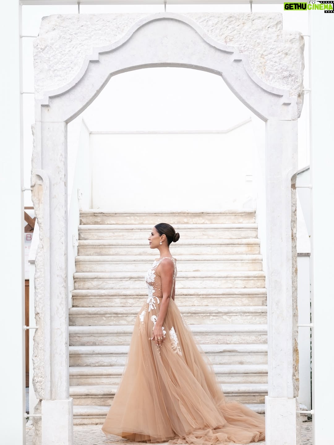 Dânia Neto - 15K Likes - Globos de ouro 2025 ✨ 

Vestido @joao_rolo_couture 
Makeup e cabelo @rebeca.make.up 
Photo @melissavieira.ph 
@lockehotels