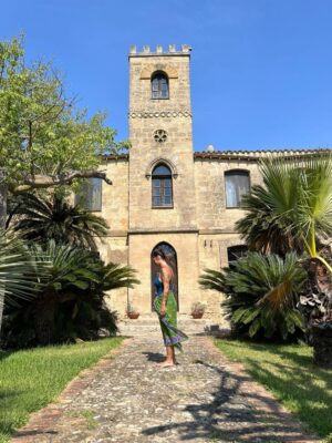 Daniela Collu Instagram - Oggi 43 anni. All is full of love.
