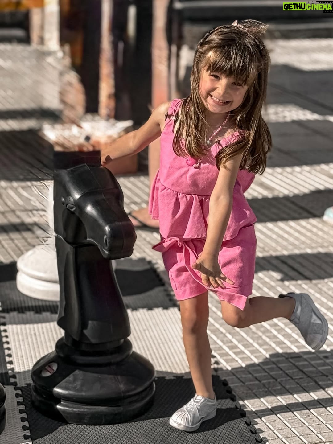 Daniela Pantano - 3.7K Likes - ❤️Amor de mi vida entera! ❤️
Hoy cumplis 5 años❤️lo rapido que se pasa el tiempo al lado tuyo hijita.
Sos el amor mas enorme que pude sentir en toda mi vida , te veo crecer y me llena de orgullo y de felicidad verte ser siempre tan vos, tan Ambar! 
Feliz cumpleaños mi princesita hoy vamos a tener un festejo muy a tu estilo ! Bien arriba , cargado de emociones, intenso y lleno de felicidad
Te amo hija!