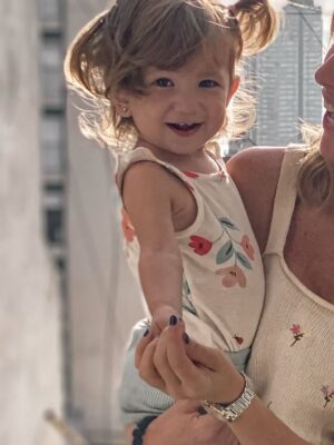 Daniela Pantano Instagram - ❤️Amor de mi vida entera! ❤️
Hoy cumplis 5 años❤️lo rapido que se pasa el tiempo al lado tuyo hijita.
Sos el amor mas enorme que pude sentir en toda mi vida , te veo crecer y me llena de orgullo y de felicidad verte ser siempre tan vos, tan Ambar! 
Feliz cumpleaños mi princesita hoy vamos a tener un festejo muy a tu estilo ! Bien arriba , cargado de emociones, intenso y lleno de felicidad
Te amo hija!