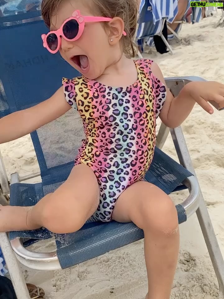 Daniela Pantano - 3.7K Likes - ❤️Amor de mi vida entera! ❤️
Hoy cumplis 5 años❤️lo rapido que se pasa el tiempo al lado tuyo hijita.
Sos el amor mas enorme que pude sentir en toda mi vida , te veo crecer y me llena de orgullo y de felicidad verte ser siempre tan vos, tan Ambar! 
Feliz cumpleaños mi princesita hoy vamos a tener un festejo muy a tu estilo ! Bien arriba , cargado de emociones, intenso y lleno de felicidad
Te amo hija!