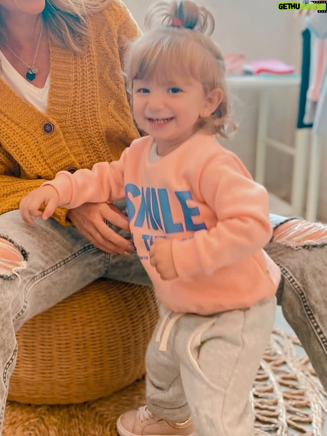 Daniela Pantano - 3.7K Likes - ❤️Amor de mi vida entera! ❤️
Hoy cumplis 5 años❤️lo rapido que se pasa el tiempo al lado tuyo hijita.
Sos el amor mas enorme que pude sentir en toda mi vida , te veo crecer y me llena de orgullo y de felicidad verte ser siempre tan vos, tan Ambar! 
Feliz cumpleaños mi princesita hoy vamos a tener un festejo muy a tu estilo ! Bien arriba , cargado de emociones, intenso y lleno de felicidad
Te amo hija!