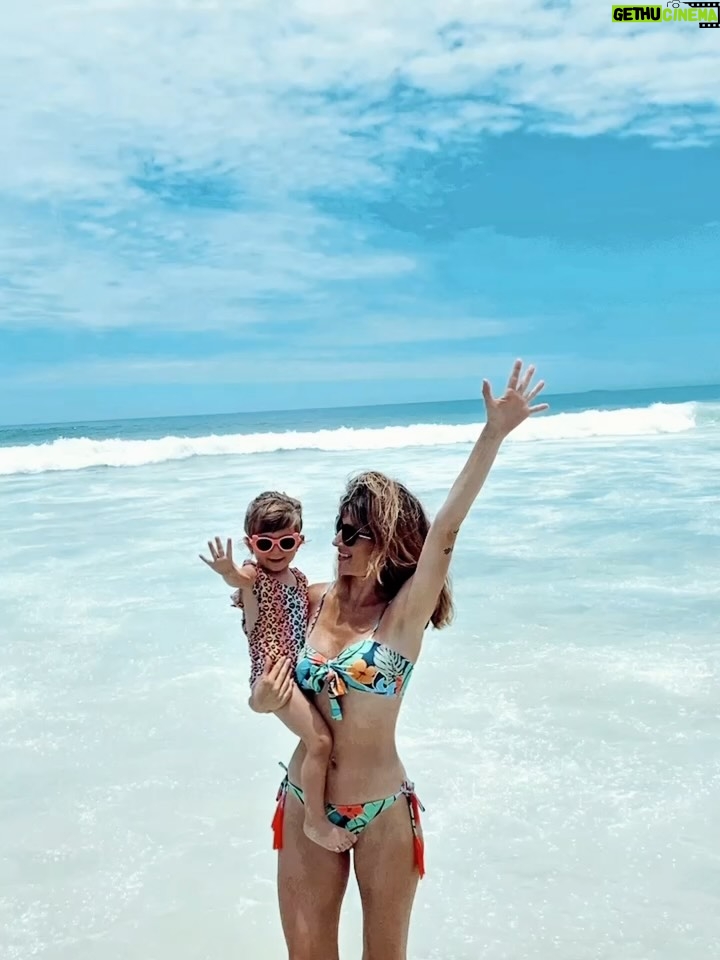 Daniela Pantano - 3.7K Likes - ❤️Amor de mi vida entera! ❤️
Hoy cumplis 5 años❤️lo rapido que se pasa el tiempo al lado tuyo hijita.
Sos el amor mas enorme que pude sentir en toda mi vida , te veo crecer y me llena de orgullo y de felicidad verte ser siempre tan vos, tan Ambar! 
Feliz cumpleaños mi princesita hoy vamos a tener un festejo muy a tu estilo ! Bien arriba , cargado de emociones, intenso y lleno de felicidad
Te amo hija!